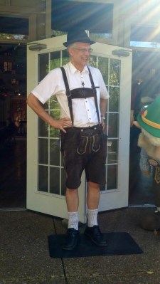 Jeff is having a great time greeting people outside of the pavilion. Note the incoming Gnome to Jeff's left.